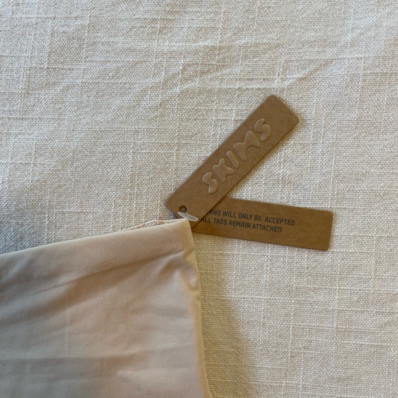 Skims Fits Everybody Bandeau Bra XXS - Picture 4 of 6